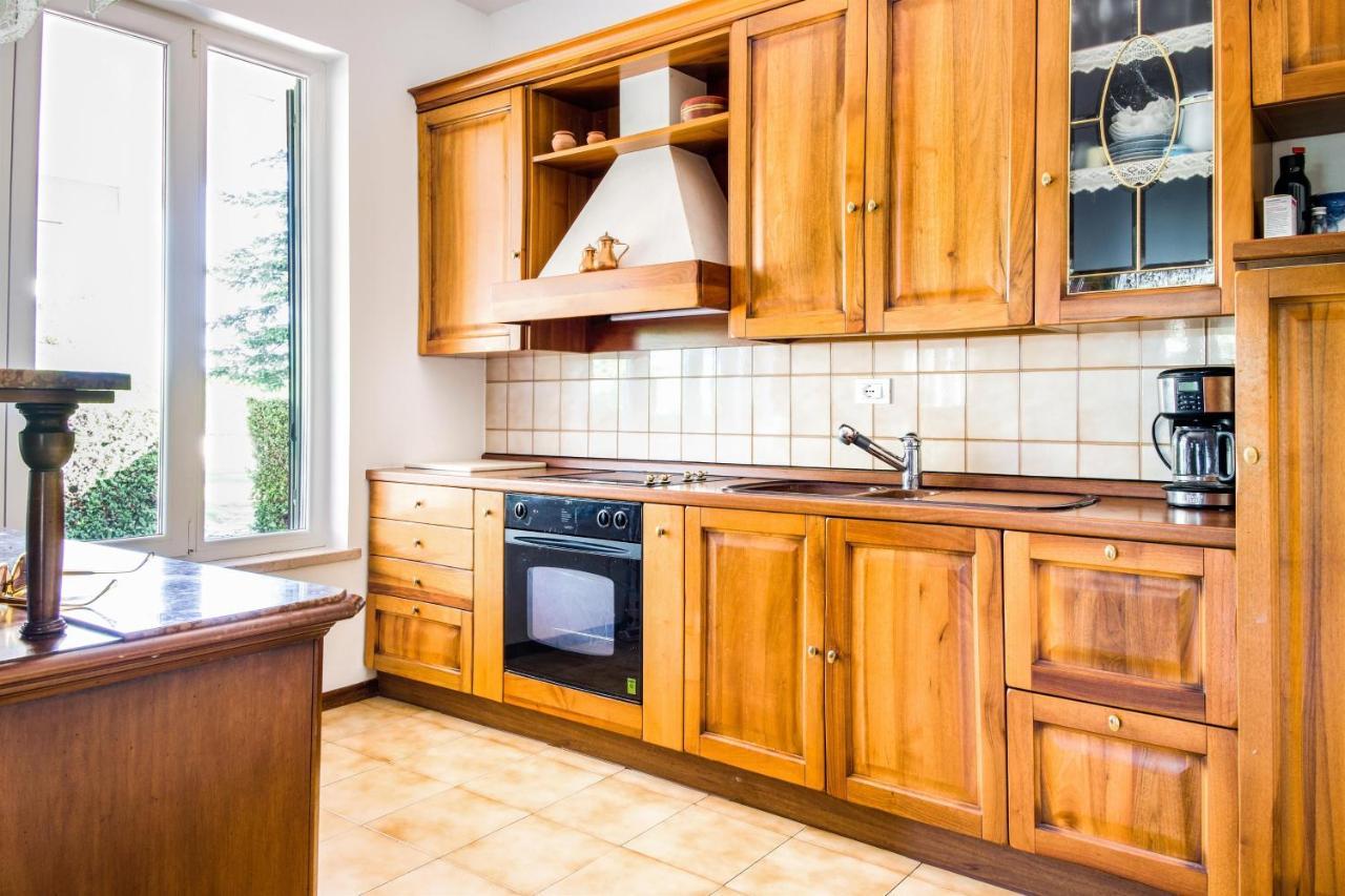 Villa Carini With 3000 Mq Garden & Heated Pool Castelnuovo del Garda Extérieur photo