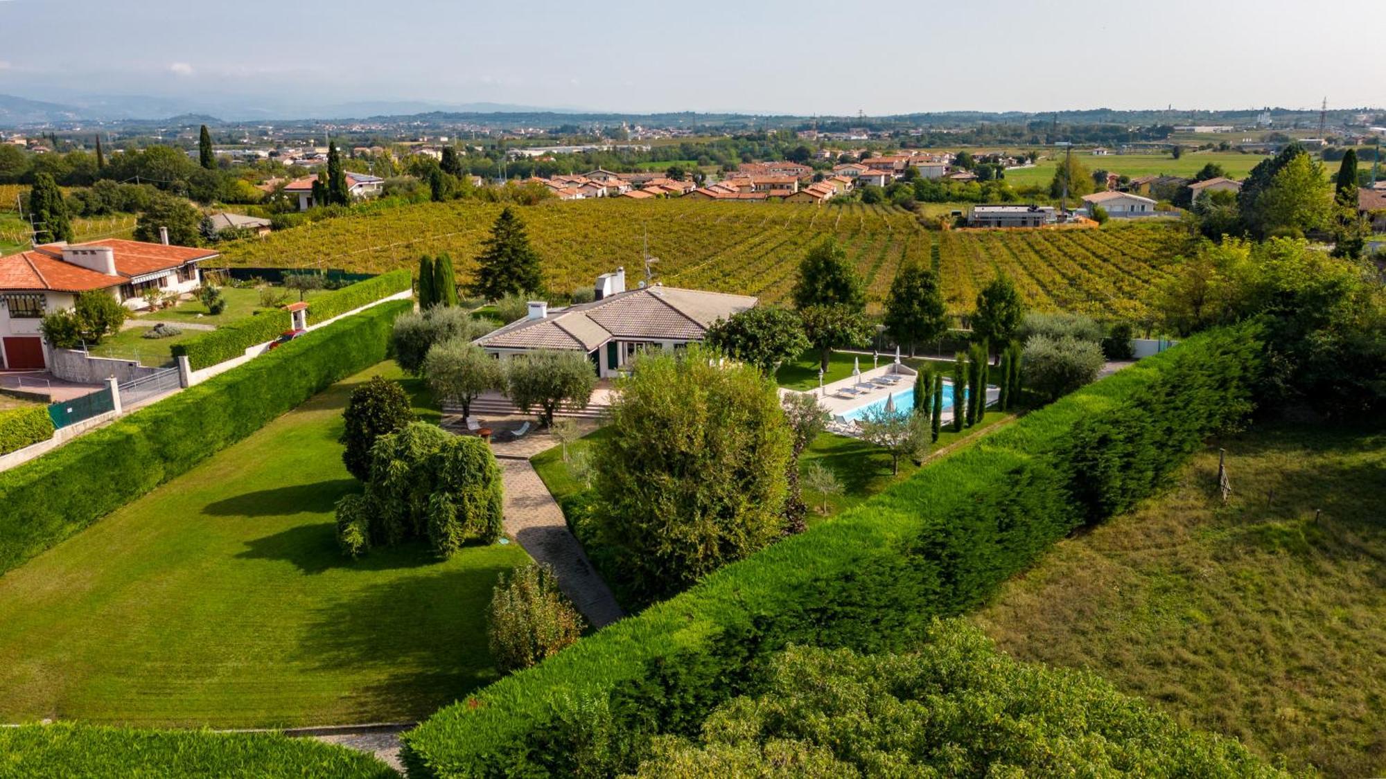 Villa Carini With 3000 Mq Garden & Heated Pool Castelnuovo del Garda Extérieur photo