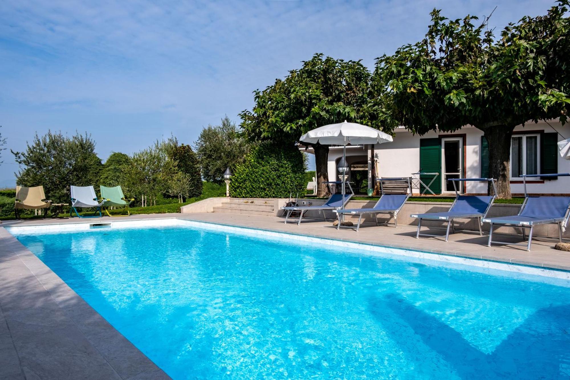 Villa Carini With 3000 Mq Garden & Heated Pool Castelnuovo del Garda Extérieur photo