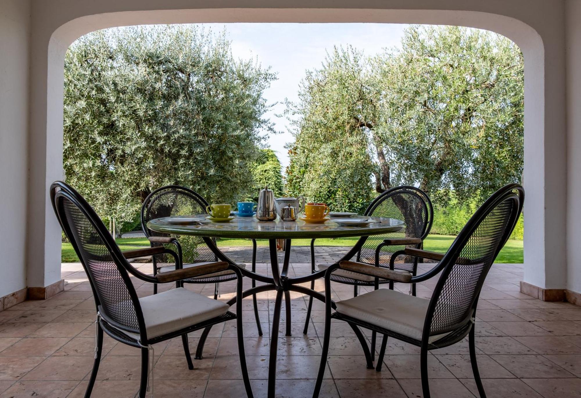 Villa Carini With 3000 Mq Garden & Heated Pool Castelnuovo del Garda Extérieur photo