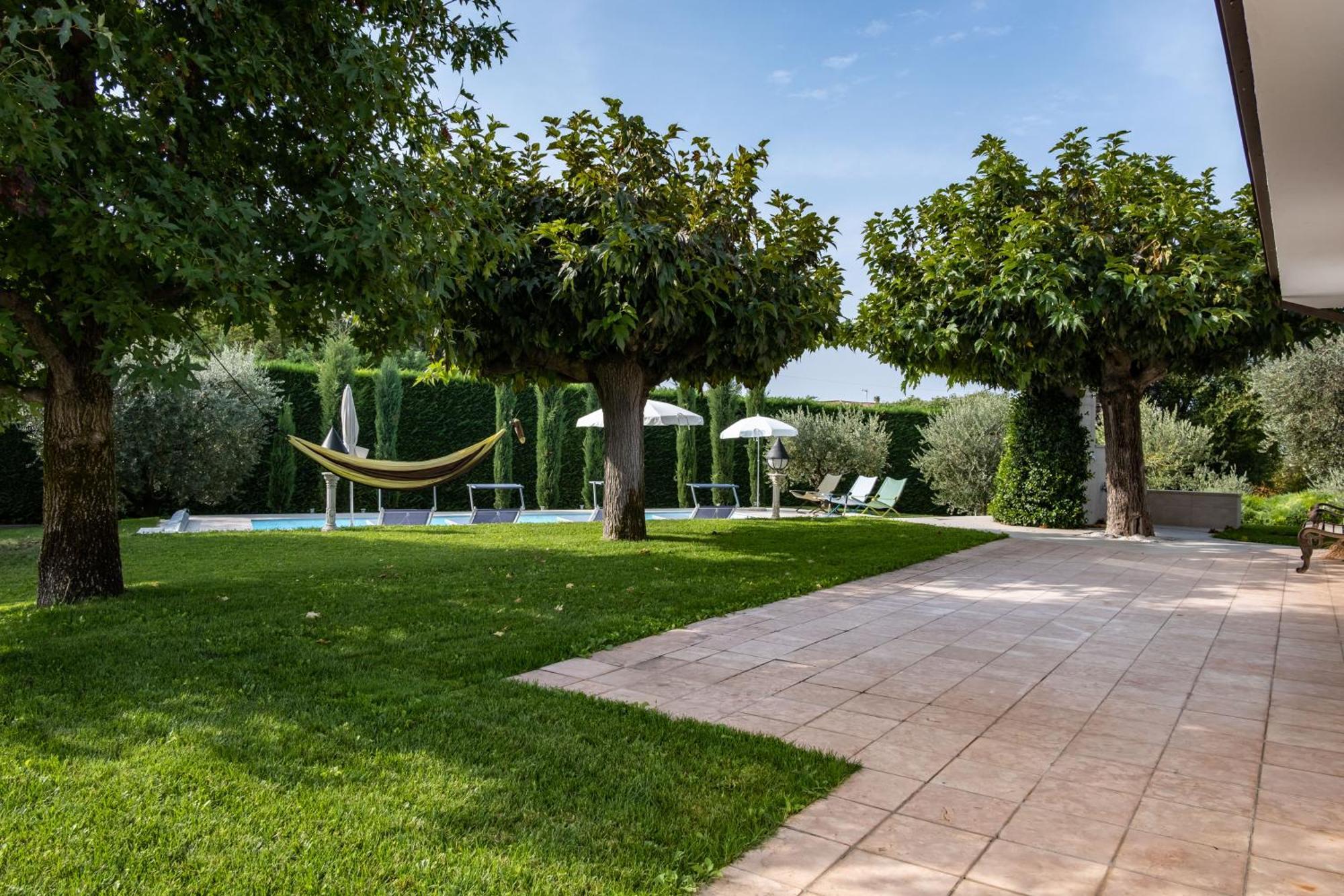 Villa Carini With 3000 Mq Garden & Heated Pool Castelnuovo del Garda Extérieur photo