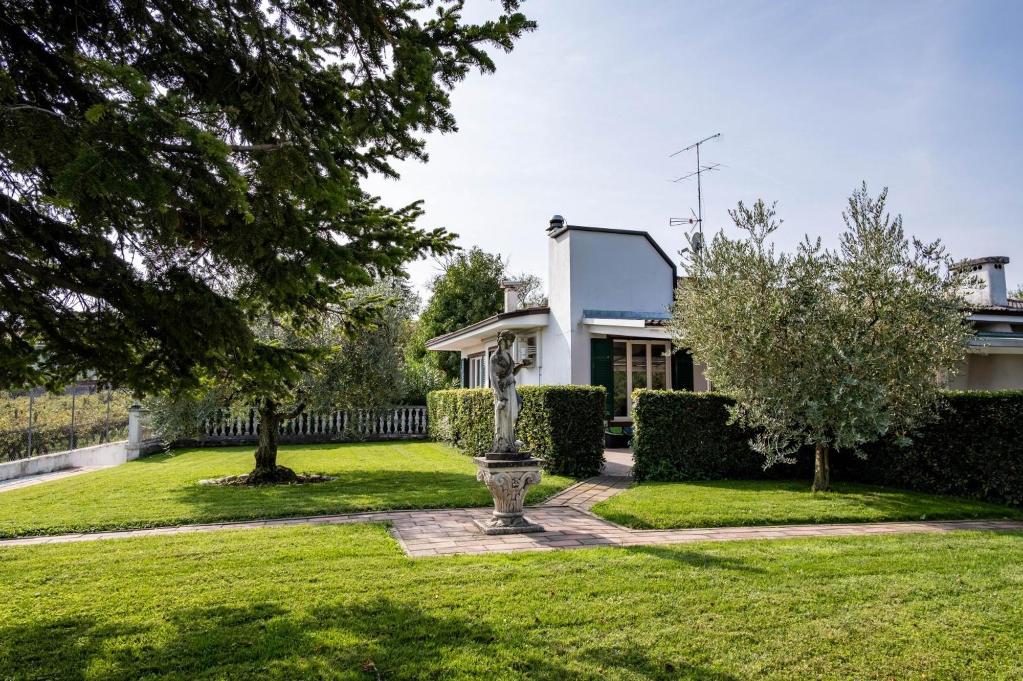 Villa Carini With 3000 Mq Garden & Heated Pool Castelnuovo del Garda Extérieur photo