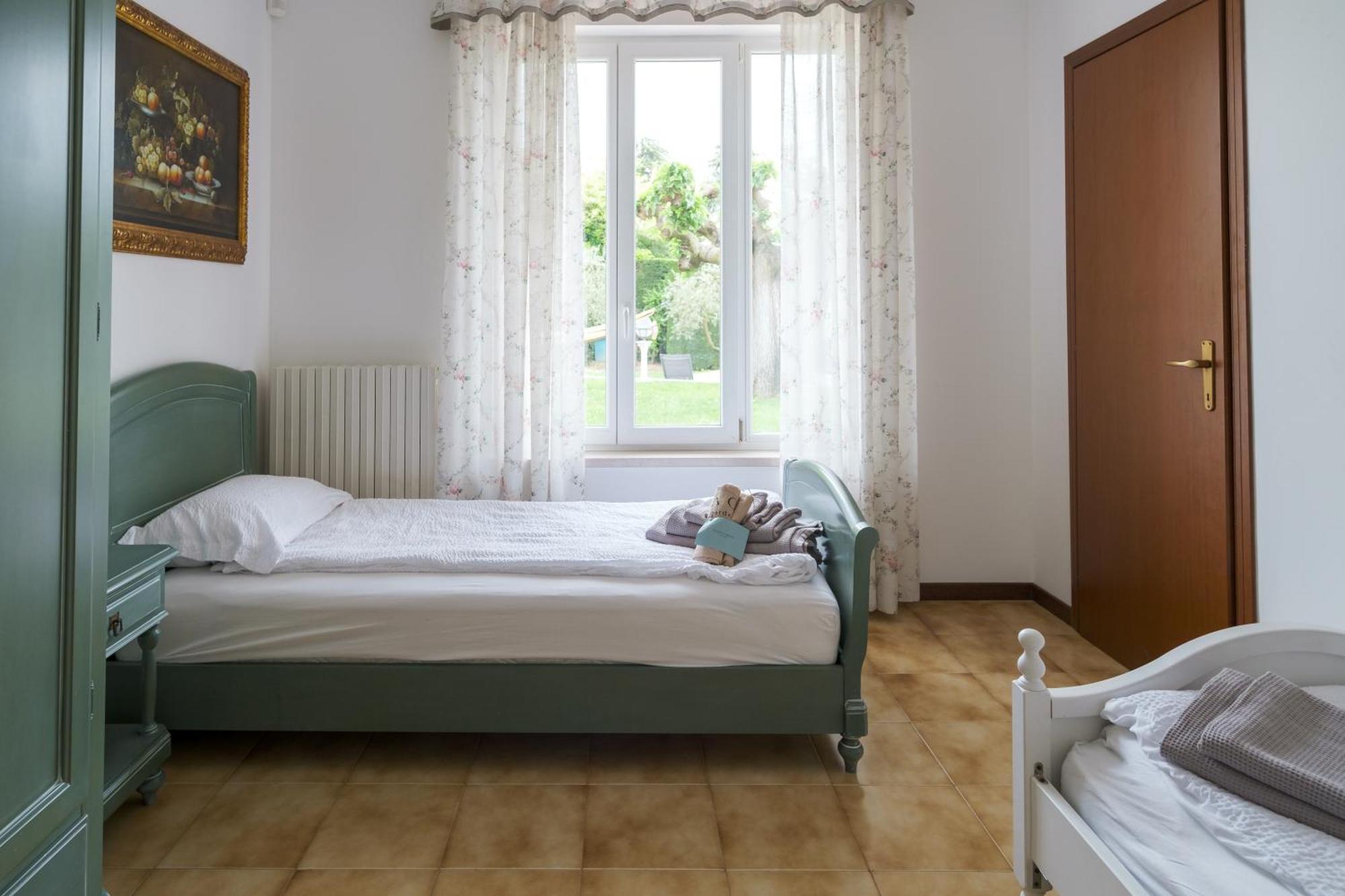 Villa Carini With 3000 Mq Garden & Heated Pool Castelnuovo del Garda Extérieur photo