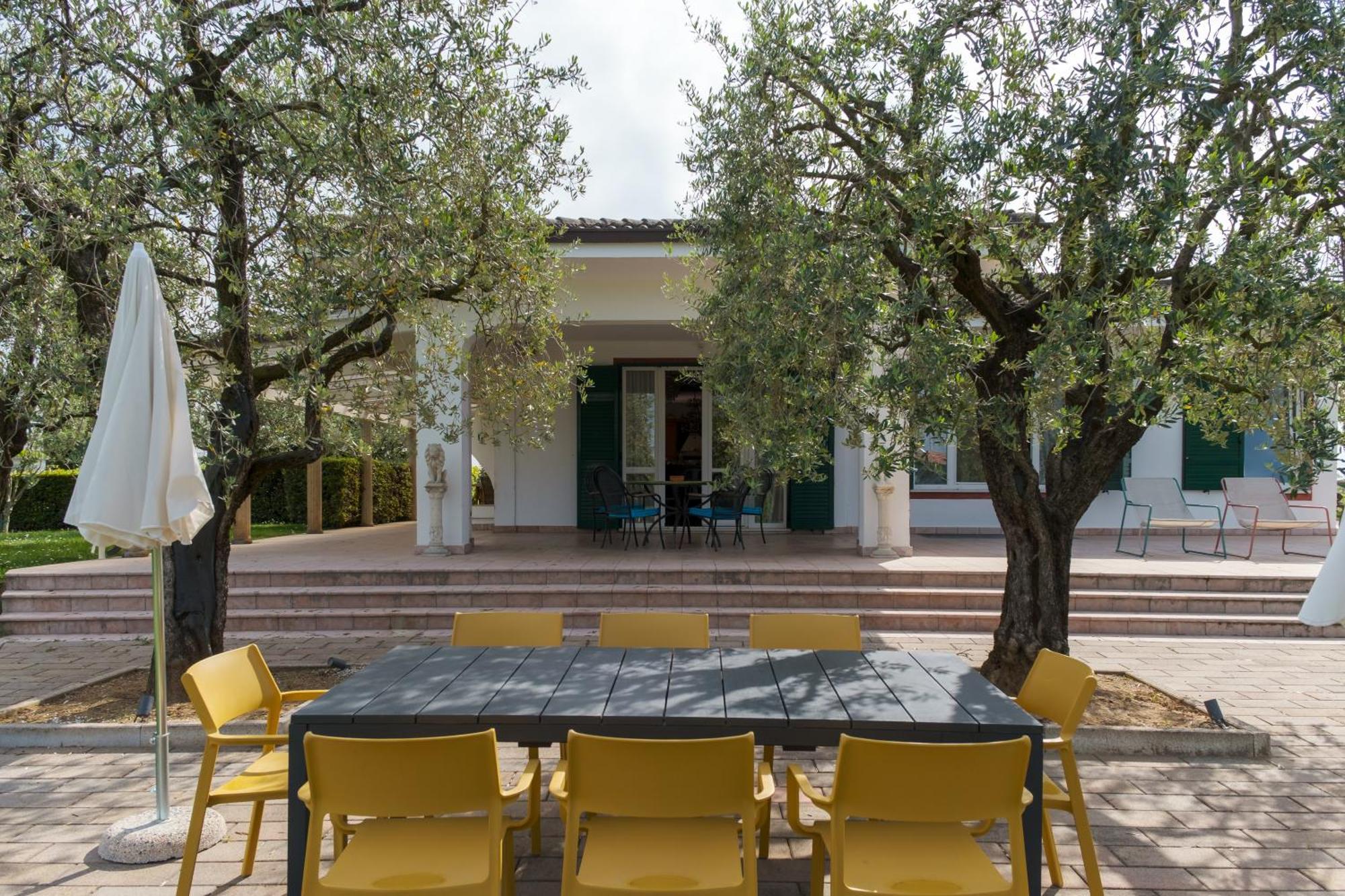 Villa Carini With 3000 Mq Garden & Heated Pool Castelnuovo del Garda Extérieur photo